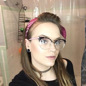 Meet your Posher, Deama